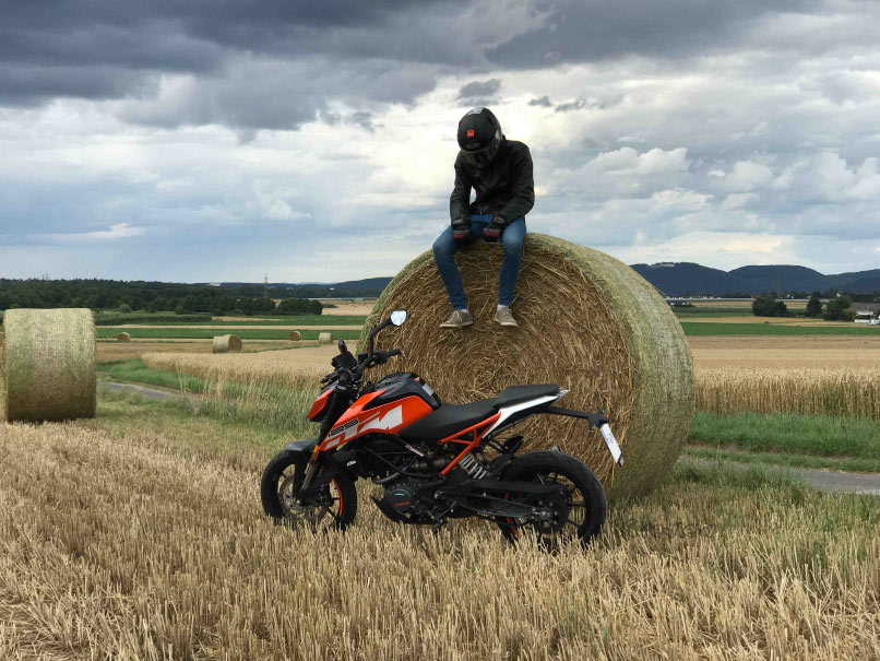 KTM 125 DUKE 2017 + RS review. If you want a picture, then tell me.